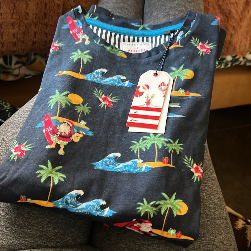 Cactus Boys The PERFECT gift!!! Tropical Surfing Santa Christmas T-Shirt 11/12